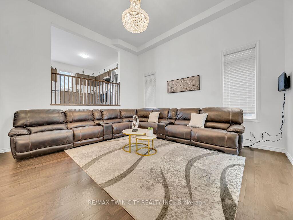 Photo 7 of 52 Saddlebrook Court, Kitchener — HOMEH