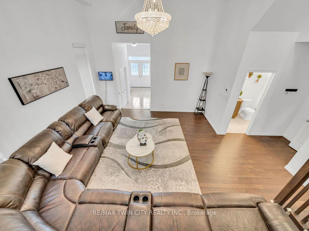 Photo 8 of 52 Saddlebrook Court, Kitchener — HOMEH