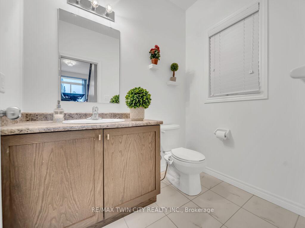 Photo 9 of 52 Saddlebrook Court, Kitchener — HOMEH