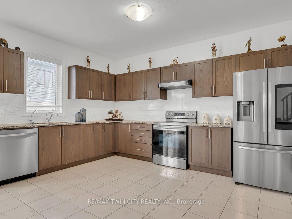 Photo 14 of 52 Saddlebrook Court, Kitchener — HOMEH