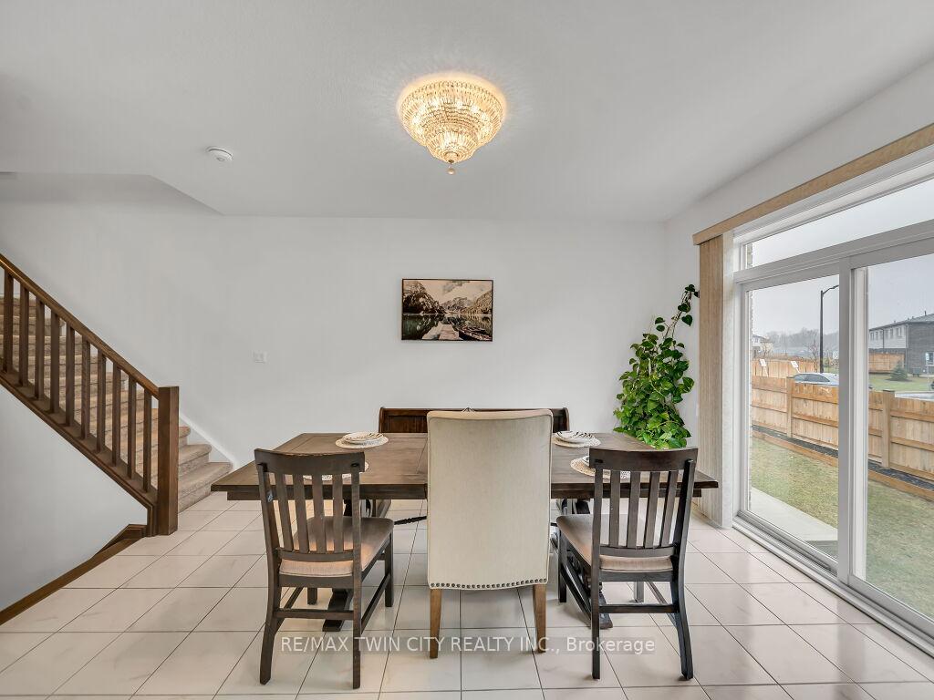 Photo 15 of 52 Saddlebrook Court, Kitchener — HOMEH