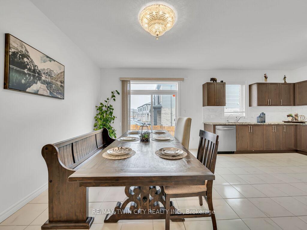 Photo 16 of 52 Saddlebrook Court, Kitchener — HOMEH