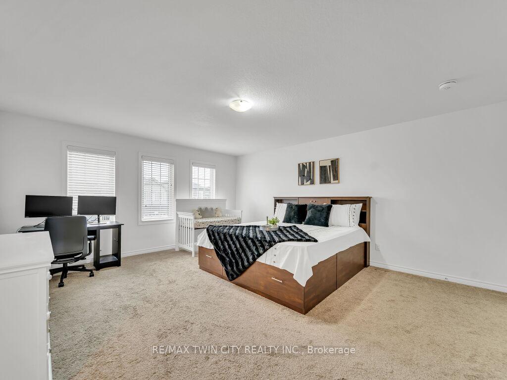 Photo 19 of 52 Saddlebrook Court, Kitchener — HOMEH