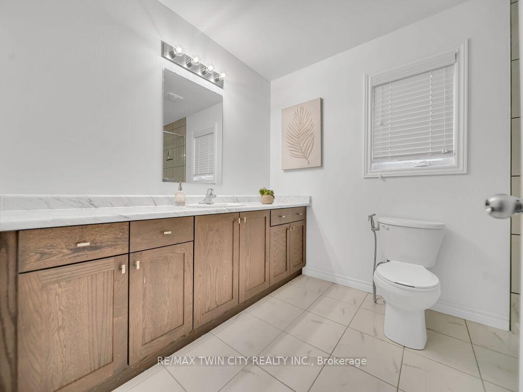 Photo 21 of 52 Saddlebrook Court, Kitchener — HOMEH