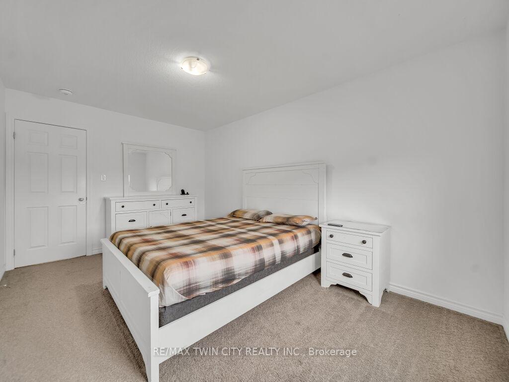 Photo 24 of 52 Saddlebrook Court, Kitchener — HOMEH
