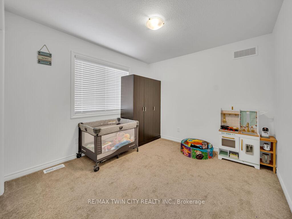 Photo 25 of 52 Saddlebrook Court, Kitchener — HOMEH