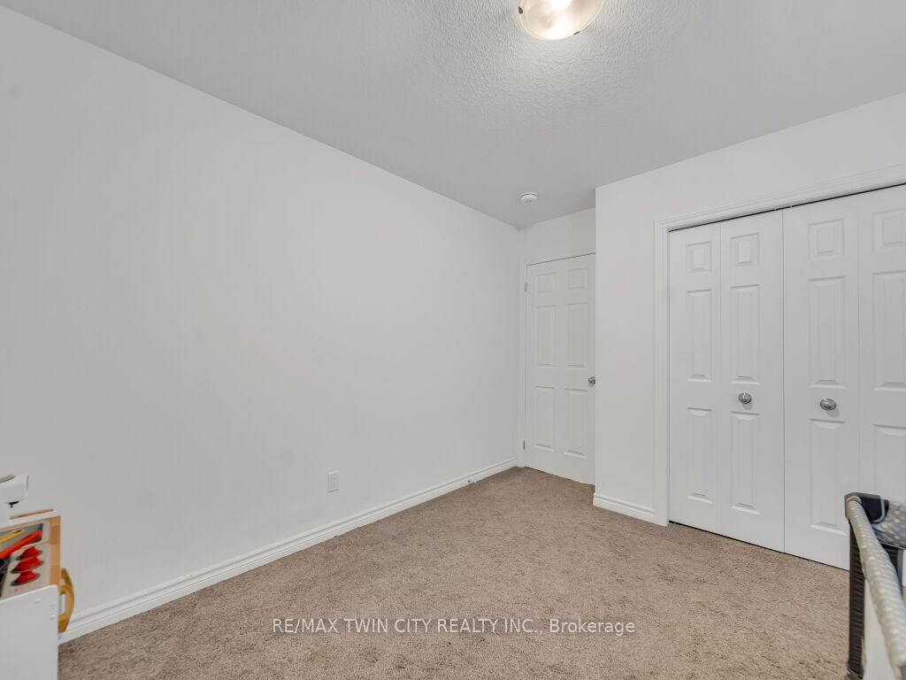Photo 26 of 52 Saddlebrook Court, Kitchener — HOMEH