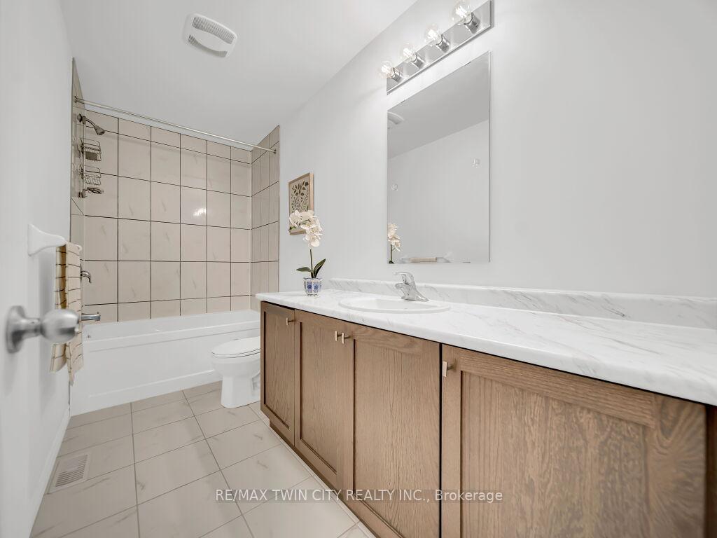 Photo 29 of 52 Saddlebrook Court, Kitchener — HOMEH