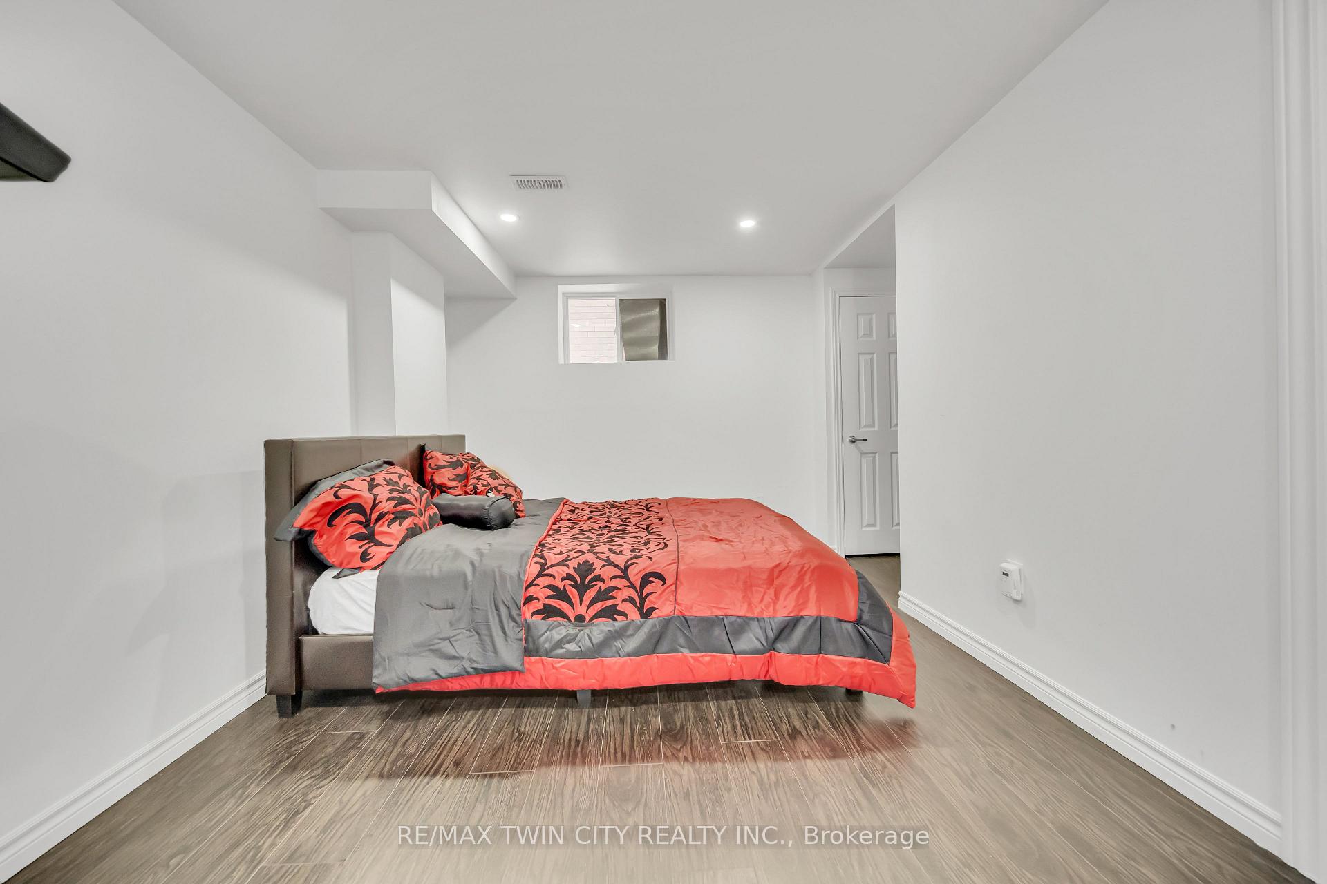 Photo 35 of 52 Saddlebrook Court, Kitchener — HOMEH