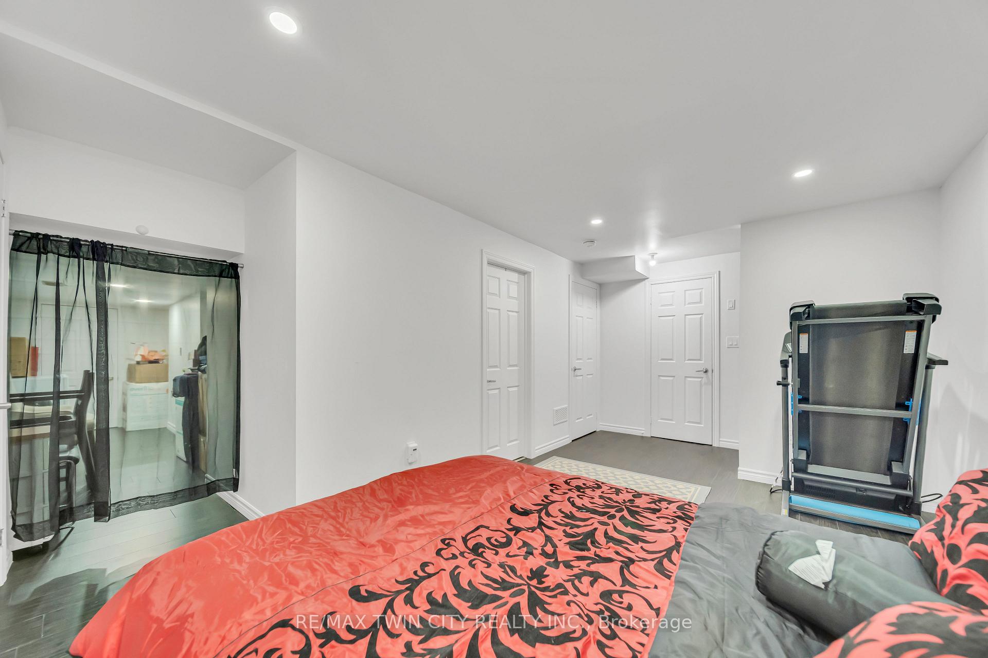 Photo 36 of 52 Saddlebrook Court, Kitchener — HOMEH