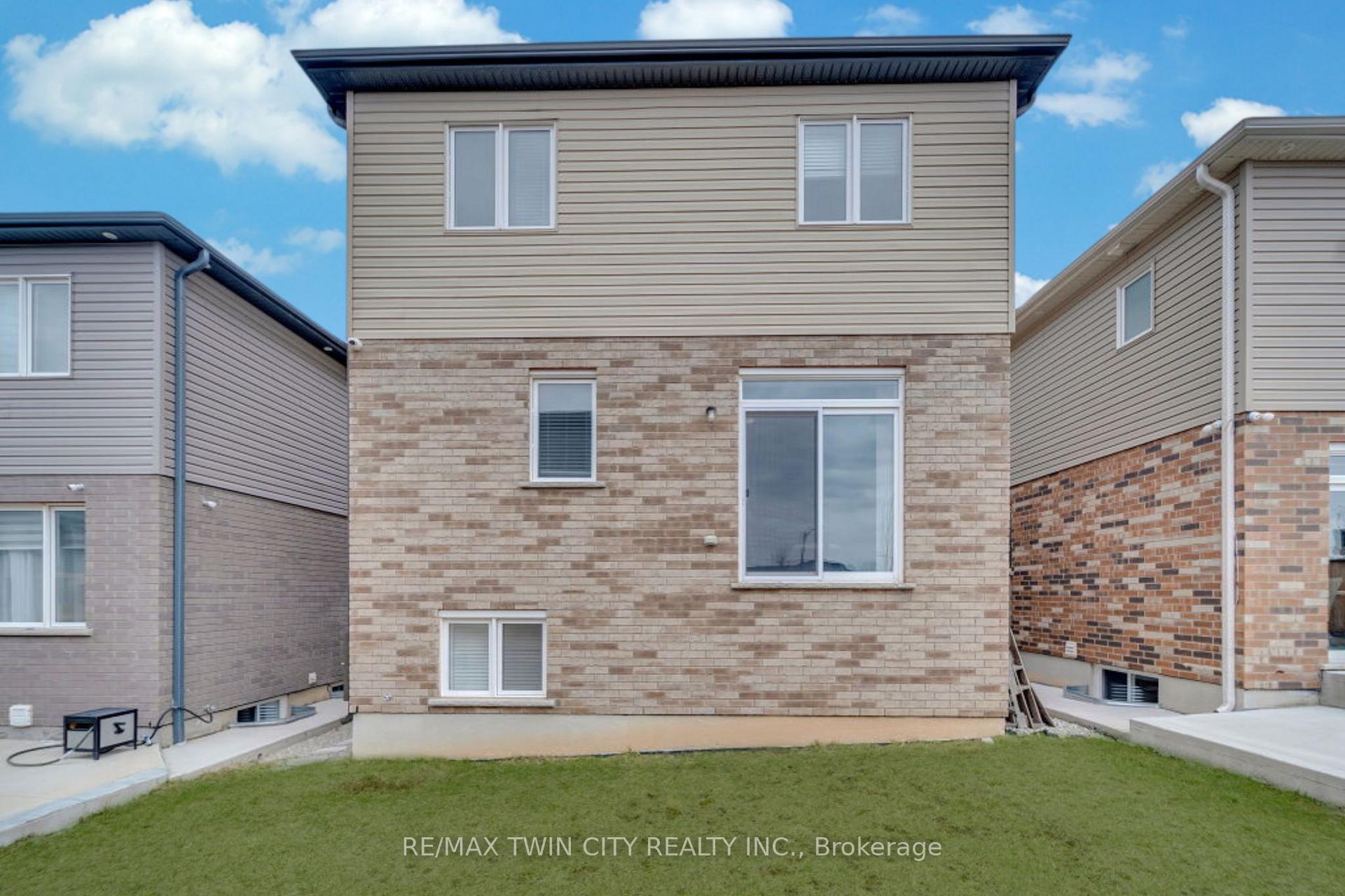 Photo 39 of 52 Saddlebrook Court, Kitchener — HOMEH