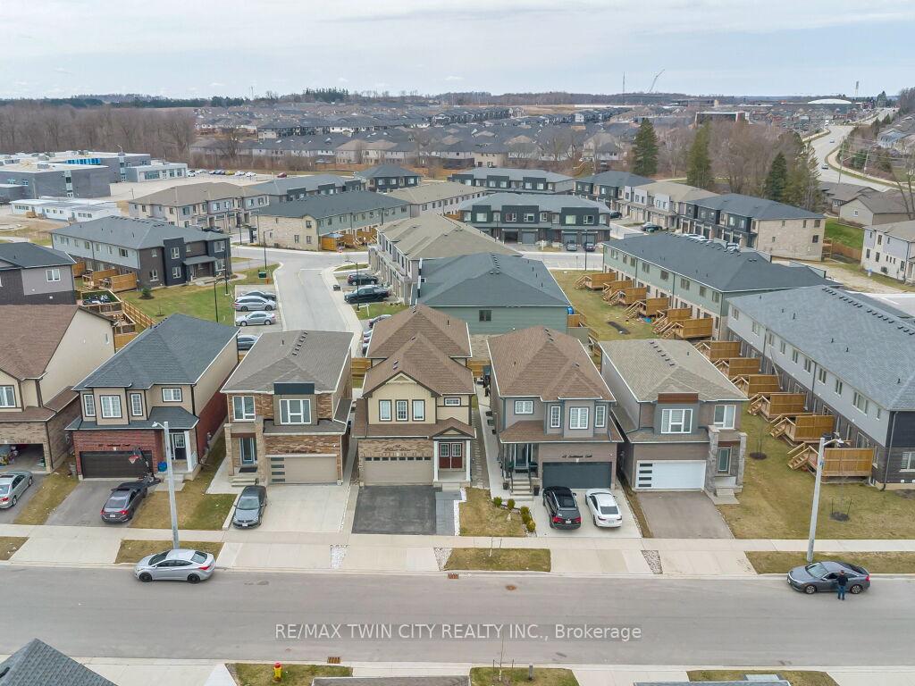 Photo 40 of 52 Saddlebrook Court, Kitchener — HOMEH