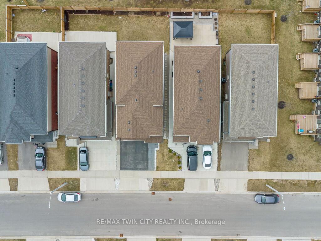 Photo 41 of 52 Saddlebrook Court, Kitchener — HOMEH