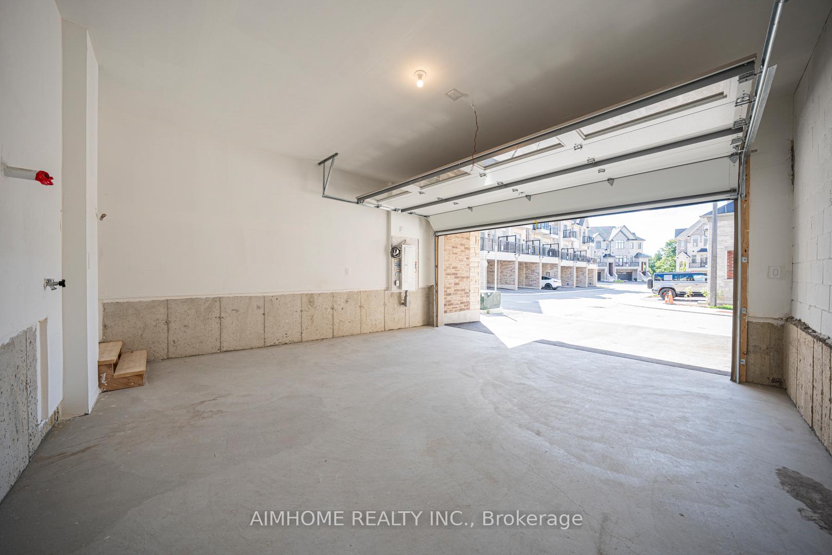 Photo 8 of 4253 Major Mackenzie Drive E, Markham, Angus Glen — HOMEH