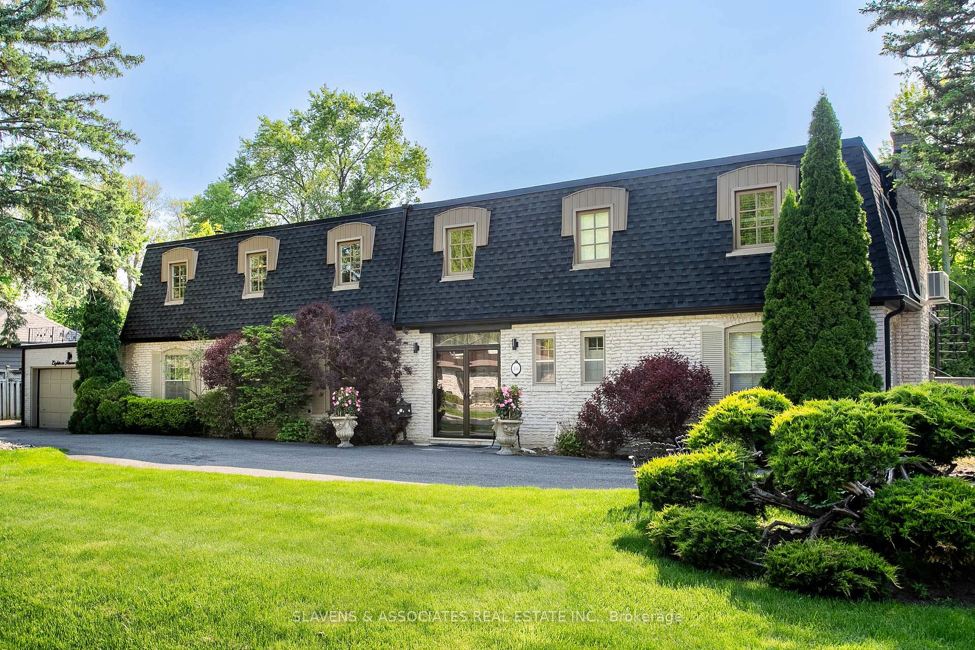Front of 18 Hammok Crescent