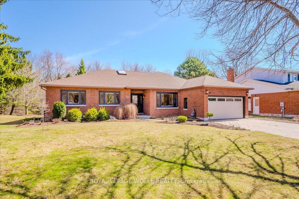 Photo 1 of 48 Bound Brook Court, Kitchener — HOMEH