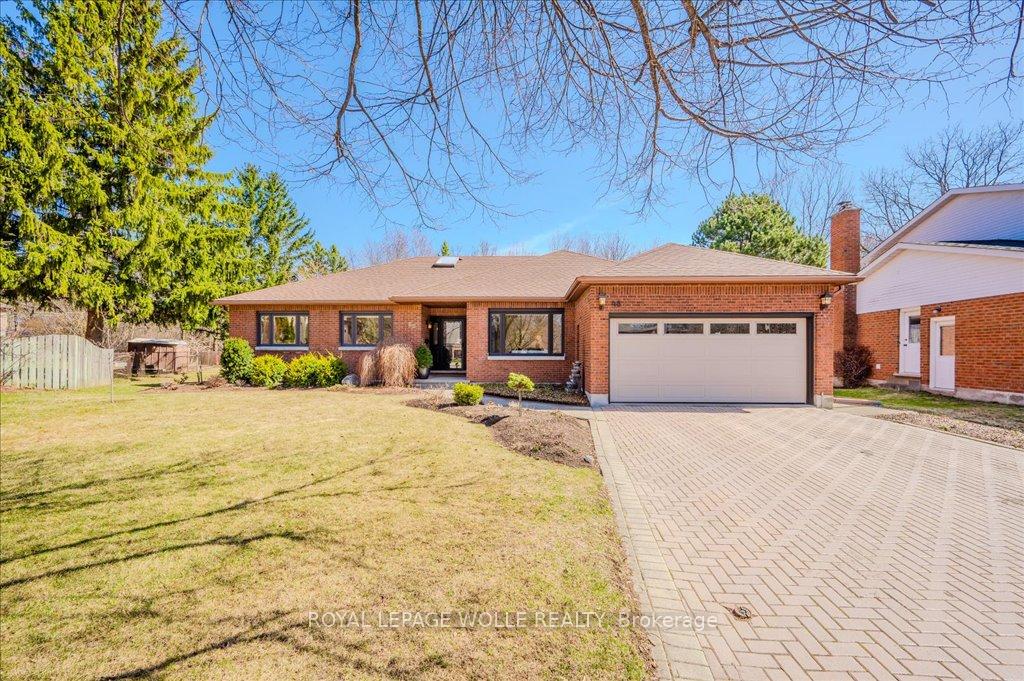 Photo 2 of 48 Bound Brook Court, Kitchener — HOMEH