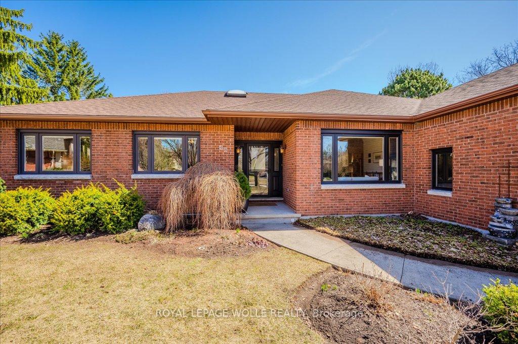 Photo 3 of 48 Bound Brook Court, Kitchener — HOMEH