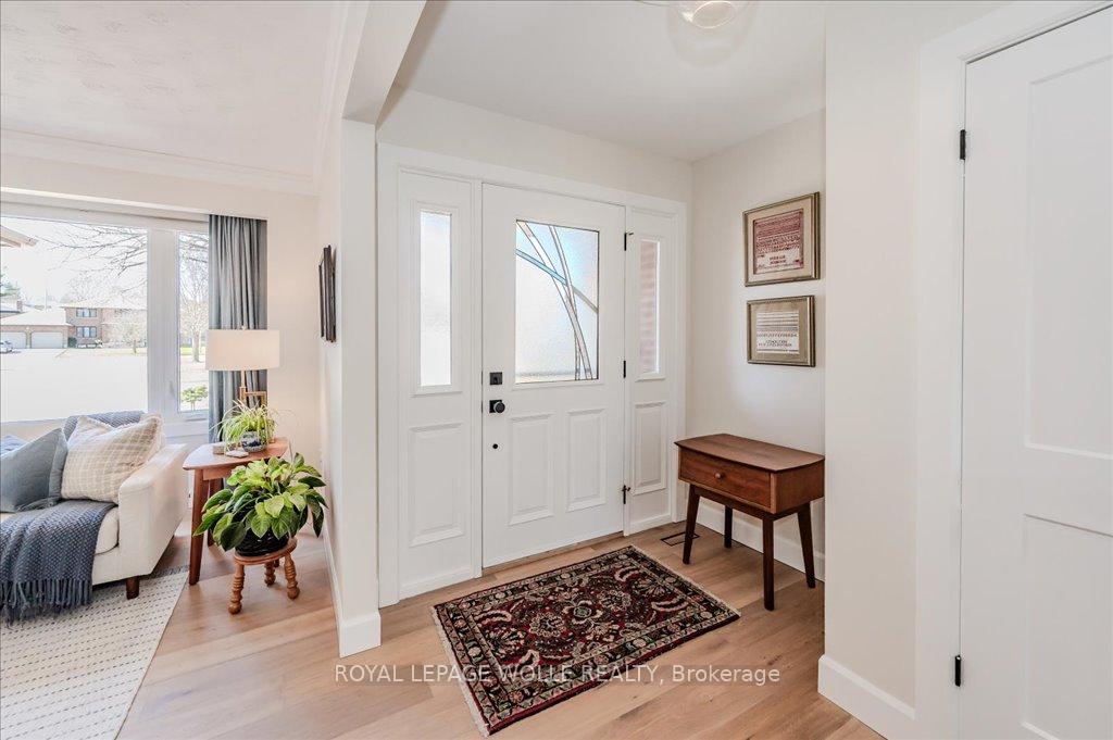 Photo 4 of 48 Bound Brook Court, Kitchener — HOMEH