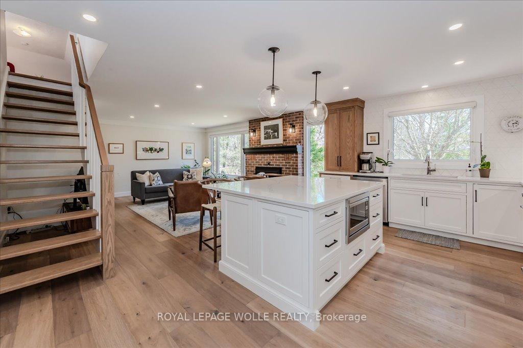 Photo 10 of 48 Bound Brook Court, Kitchener — HOMEH