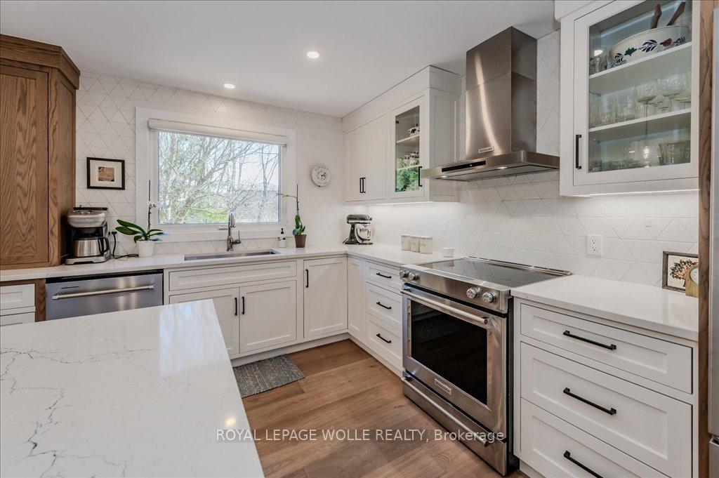 Photo 12 of 48 Bound Brook Court, Kitchener — HOMEH