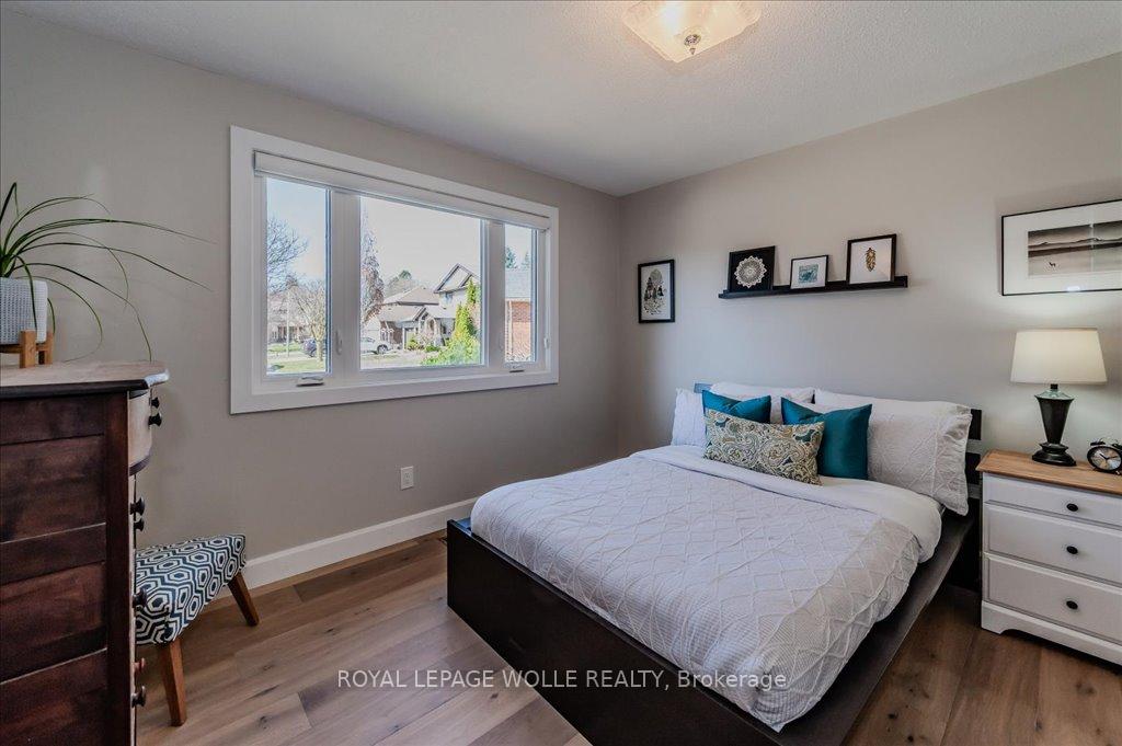 Photo 24 of 48 Bound Brook Court, Kitchener — HOMEH