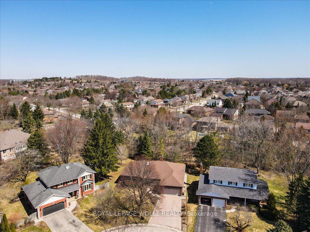 Photo 40 of 48 Bound Brook Court, Kitchener — HOMEH