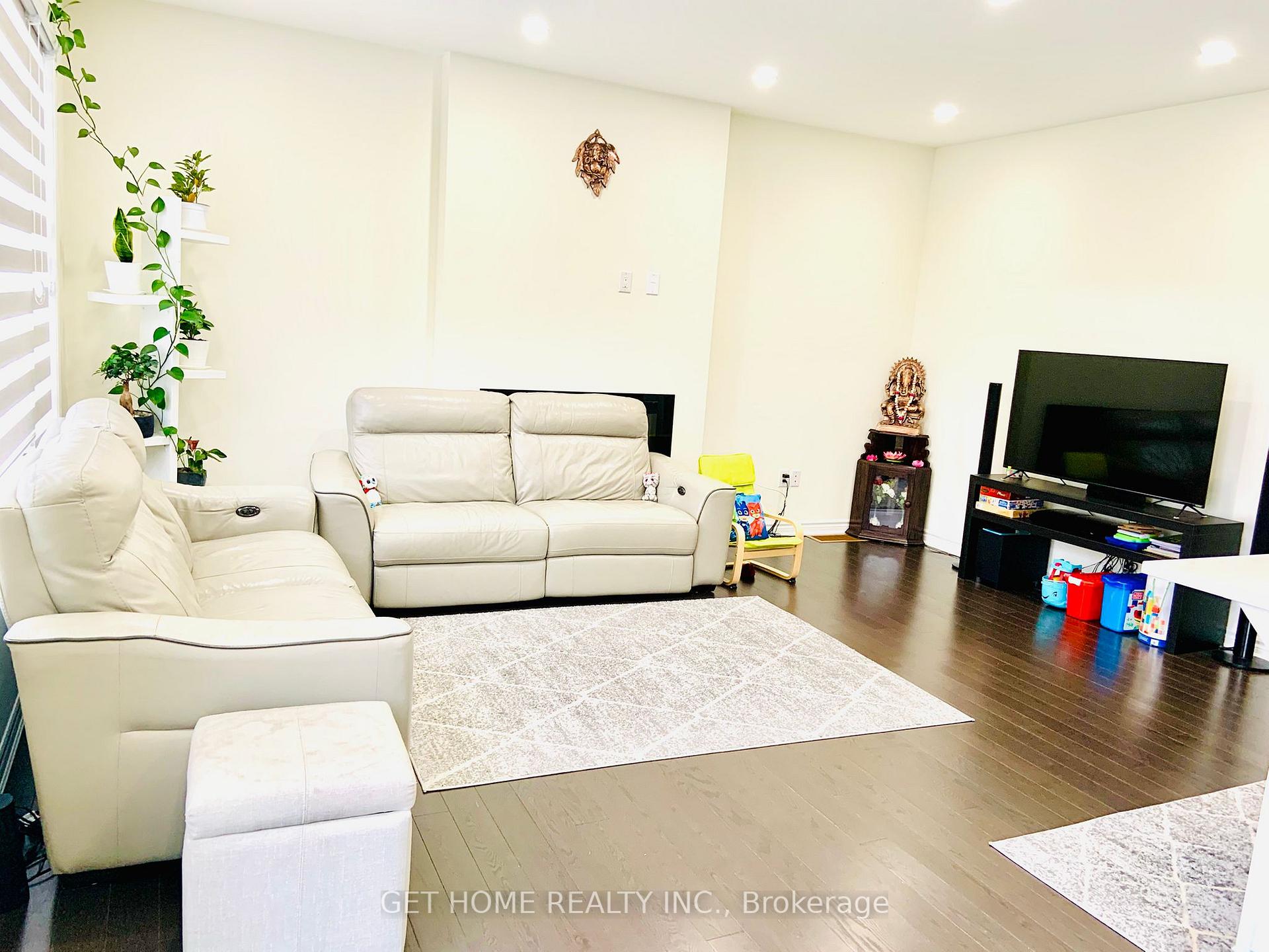 Photo 9 of 1455 Sycamore Garden, Milton, Cobban — HOMEH