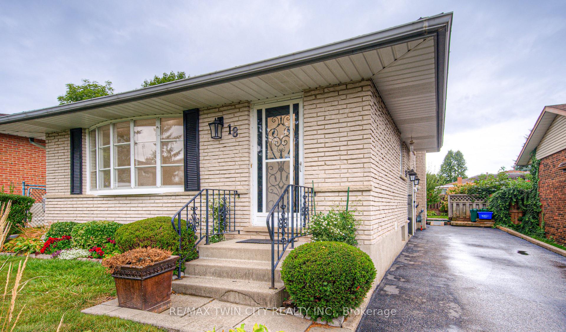 Photo 3 of 18 Bosworth Crescent, Kitchener — HOMEH
