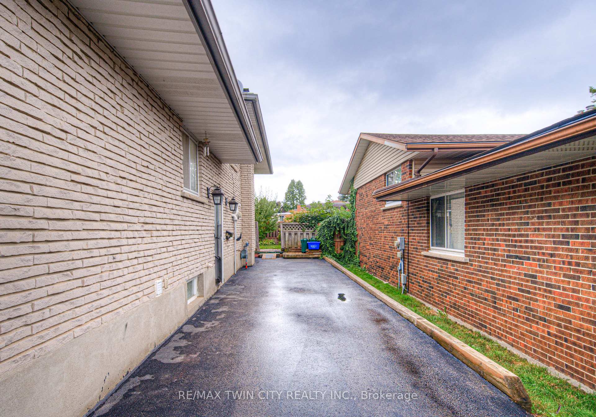 Photo 4 of 18 Bosworth Crescent, Kitchener — HOMEH
