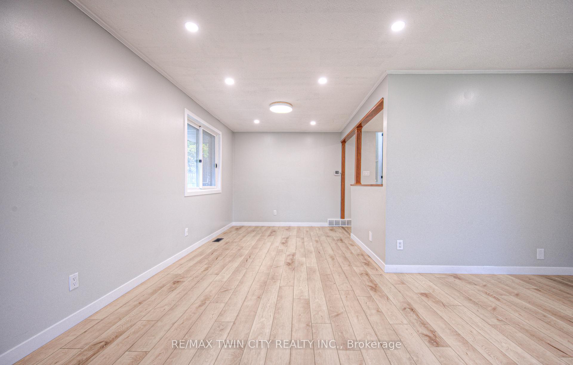 Photo 6 of 18 Bosworth Crescent, Kitchener — HOMEH