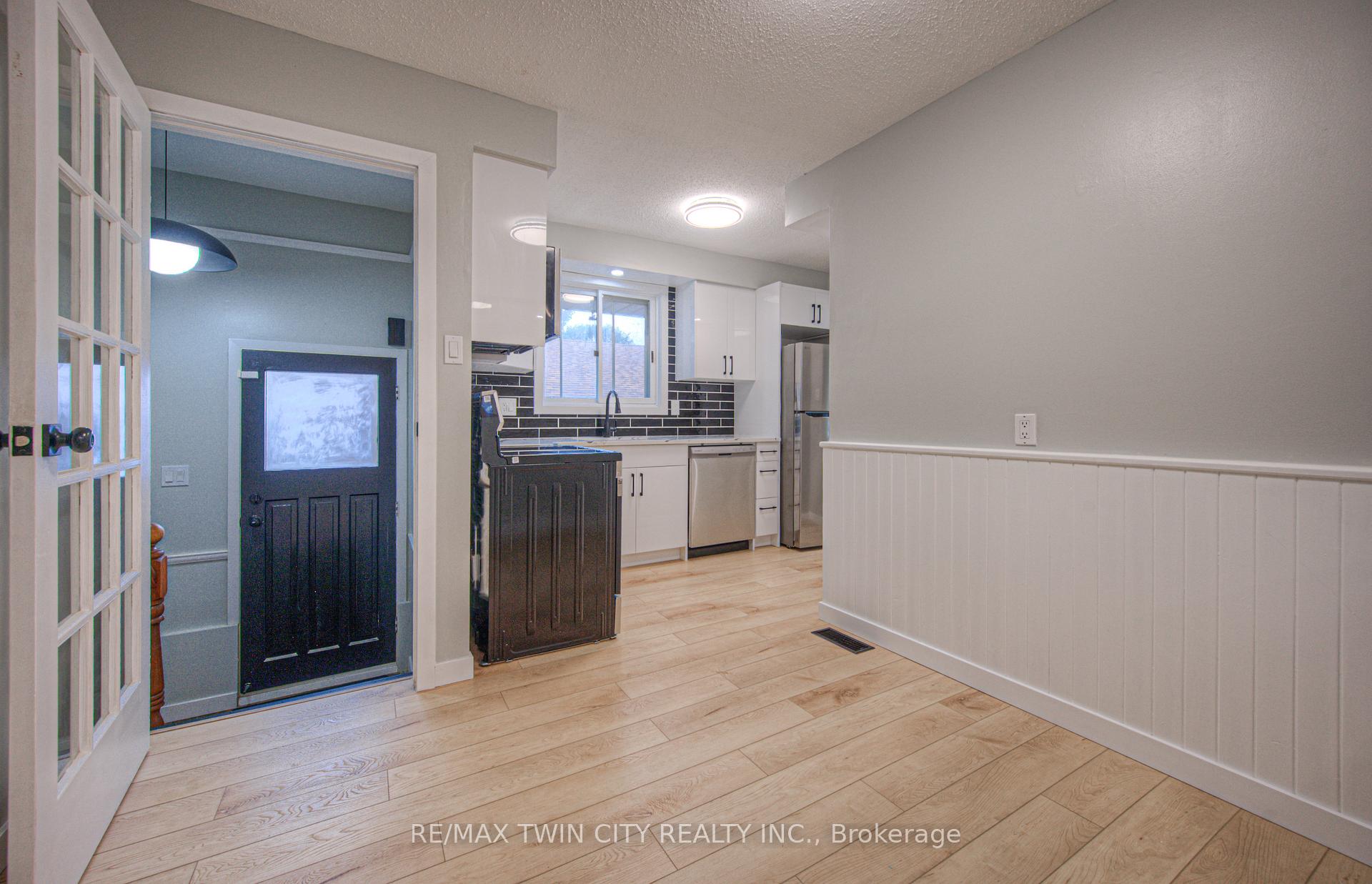 Photo 9 of 18 Bosworth Crescent, Kitchener — HOMEH