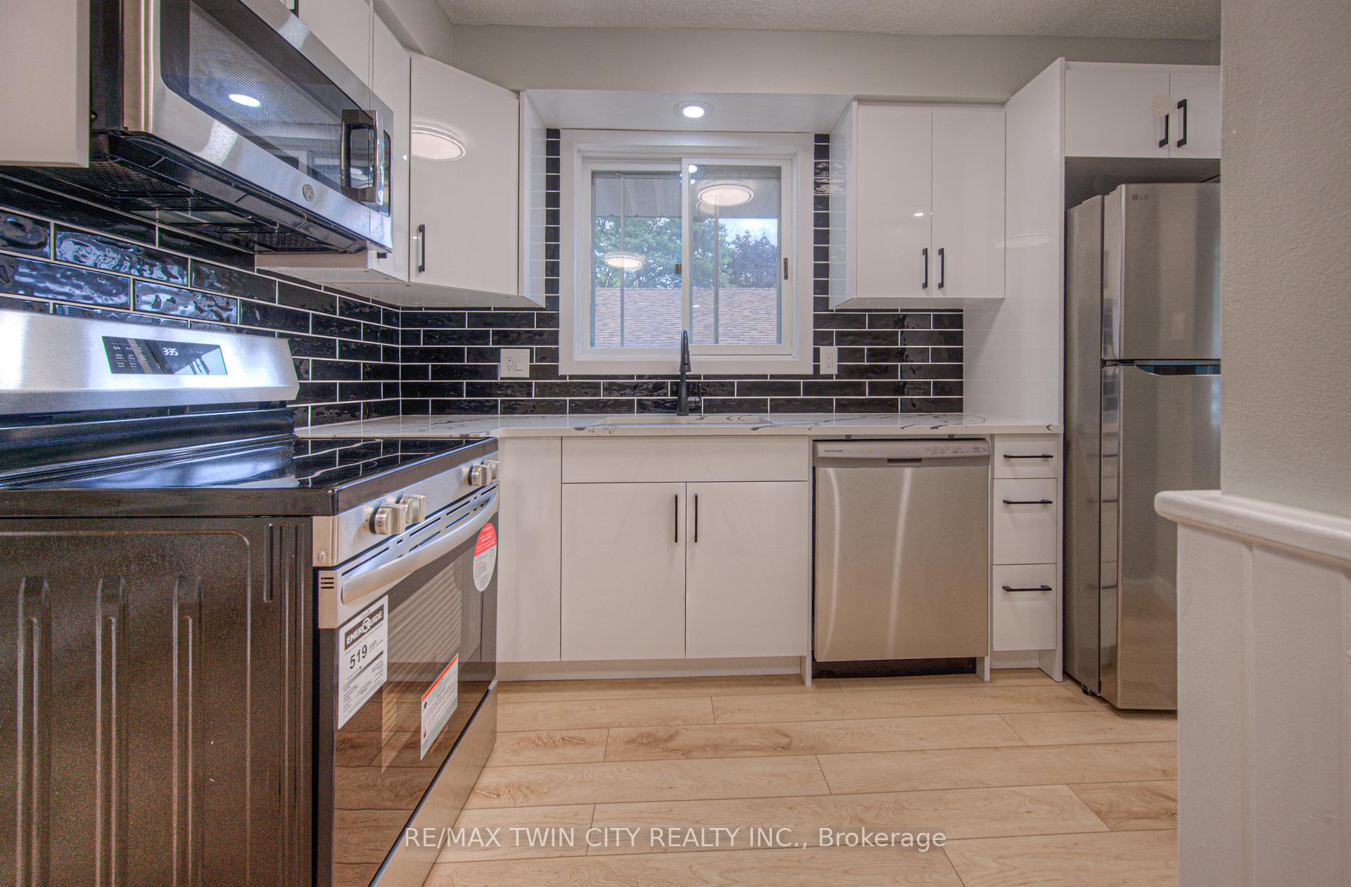 Photo 10 of 18 Bosworth Crescent, Kitchener — HOMEH