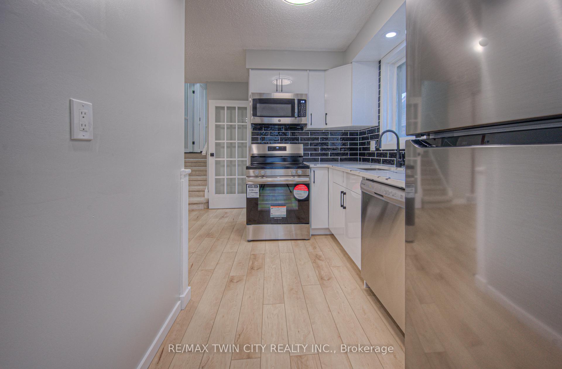 Photo 11 of 18 Bosworth Crescent, Kitchener — HOMEH