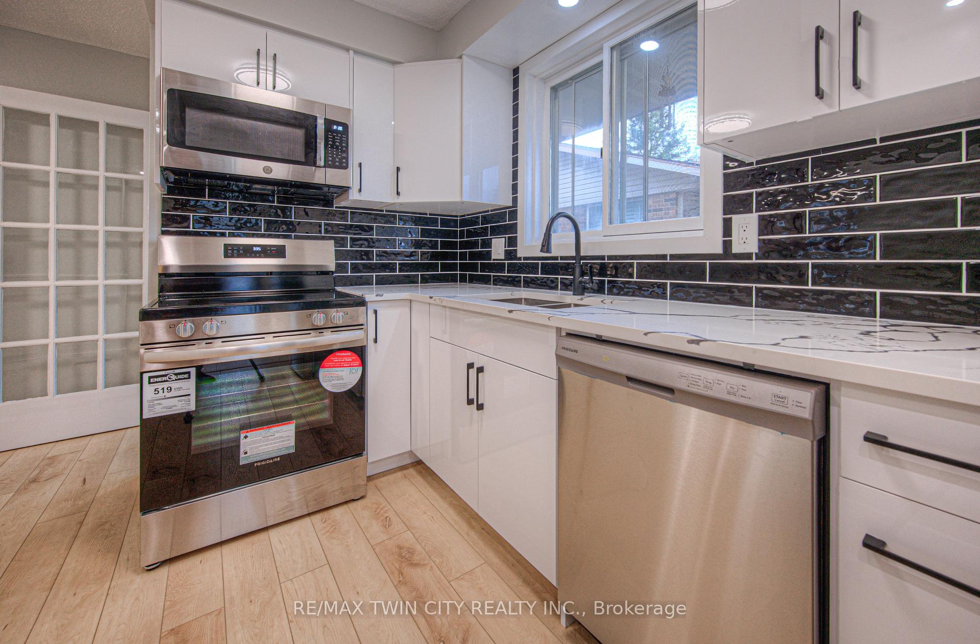 Photo 12 of 18 Bosworth Crescent, Kitchener — HOMEH