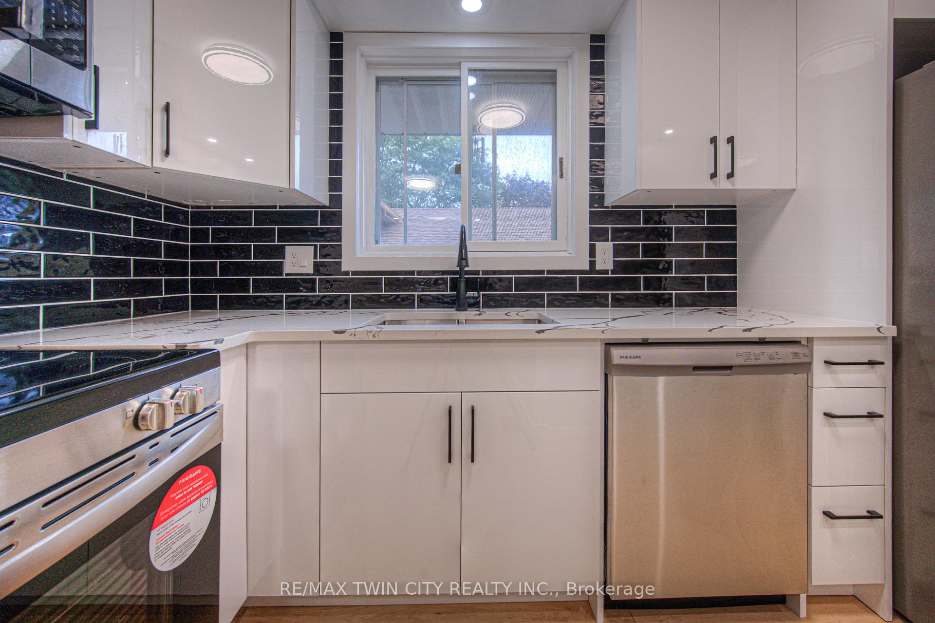 Photo 13 of 18 Bosworth Crescent, Kitchener — HOMEH