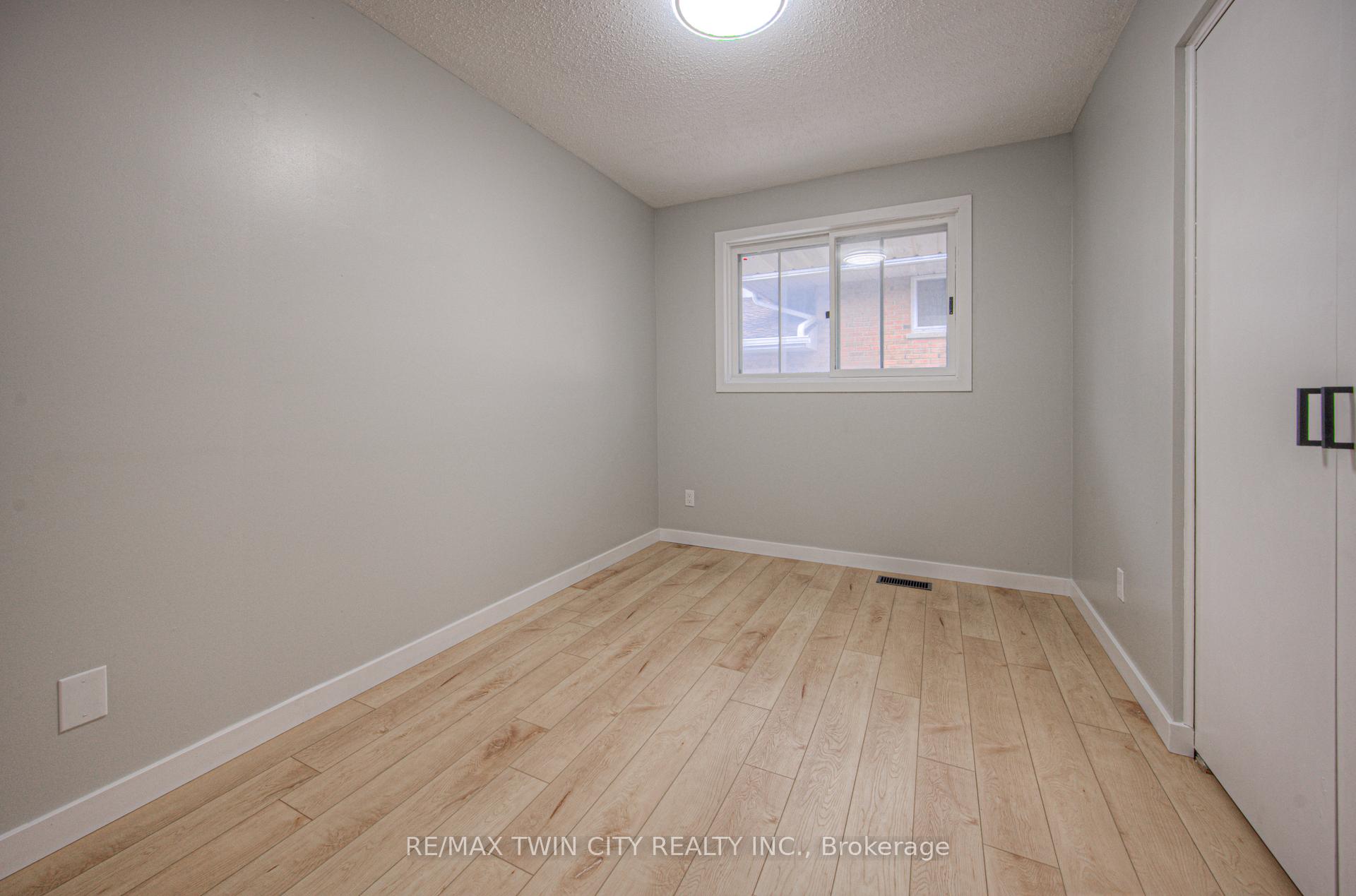 Photo 15 of 18 Bosworth Crescent, Kitchener — HOMEH