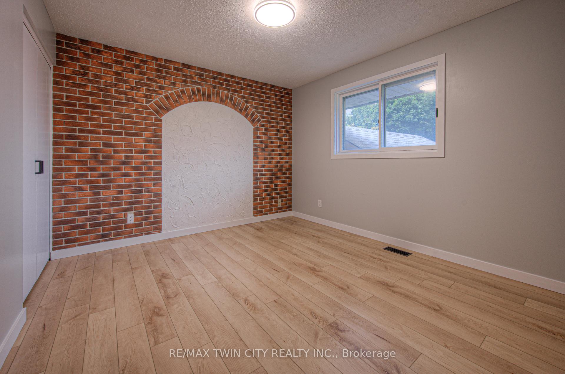 Photo 16 of 18 Bosworth Crescent, Kitchener — HOMEH