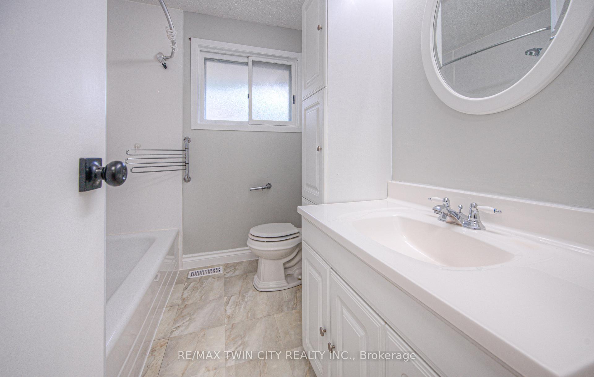 Photo 19 of 18 Bosworth Crescent, Kitchener — HOMEH