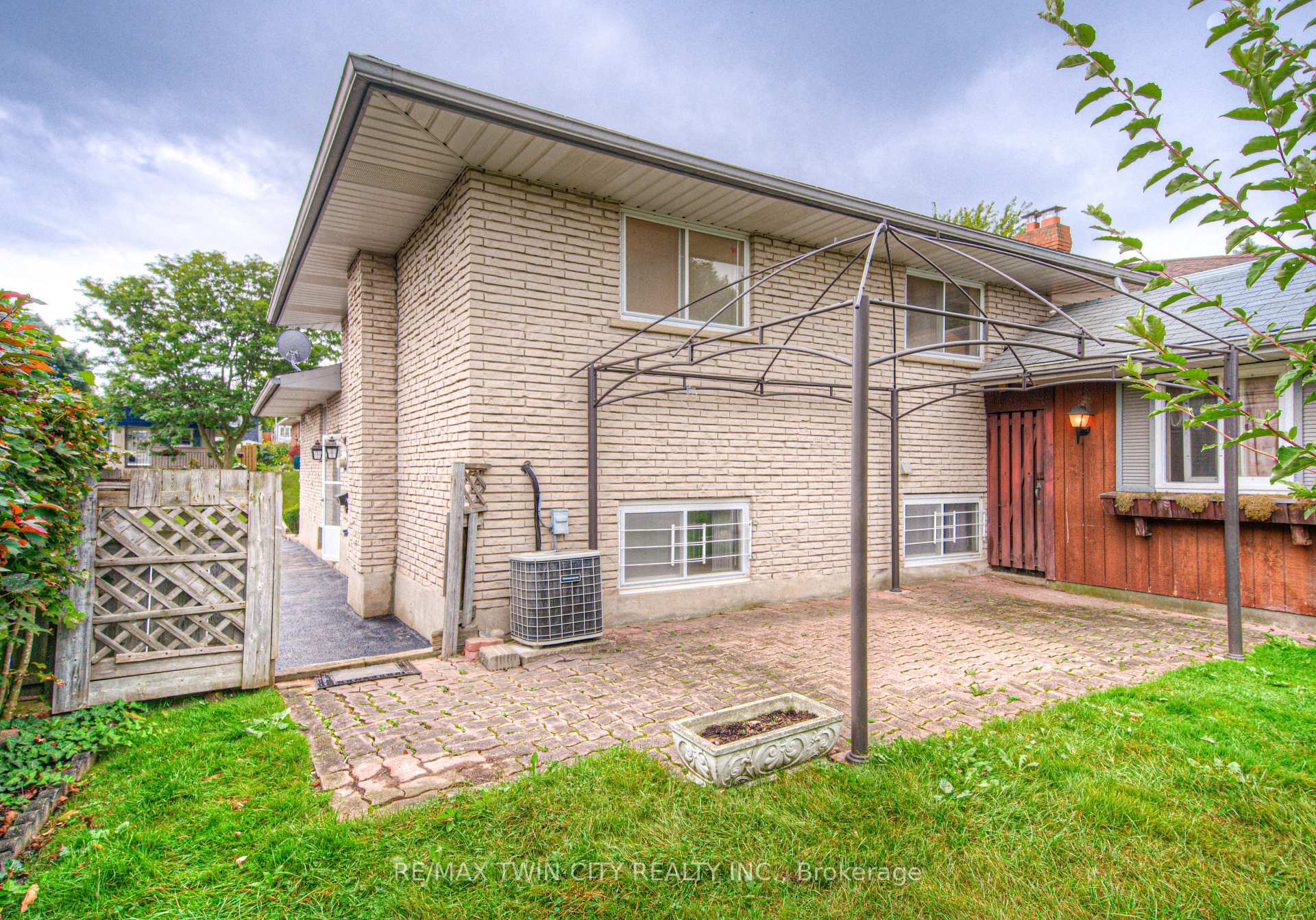 Photo 32 of 18 Bosworth Crescent, Kitchener — HOMEH