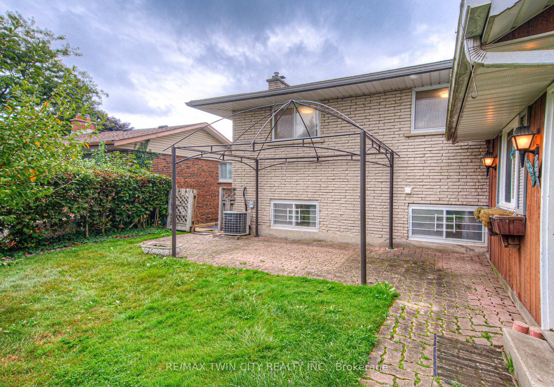 Photo 34 of 18 Bosworth Crescent, Kitchener — HOMEH