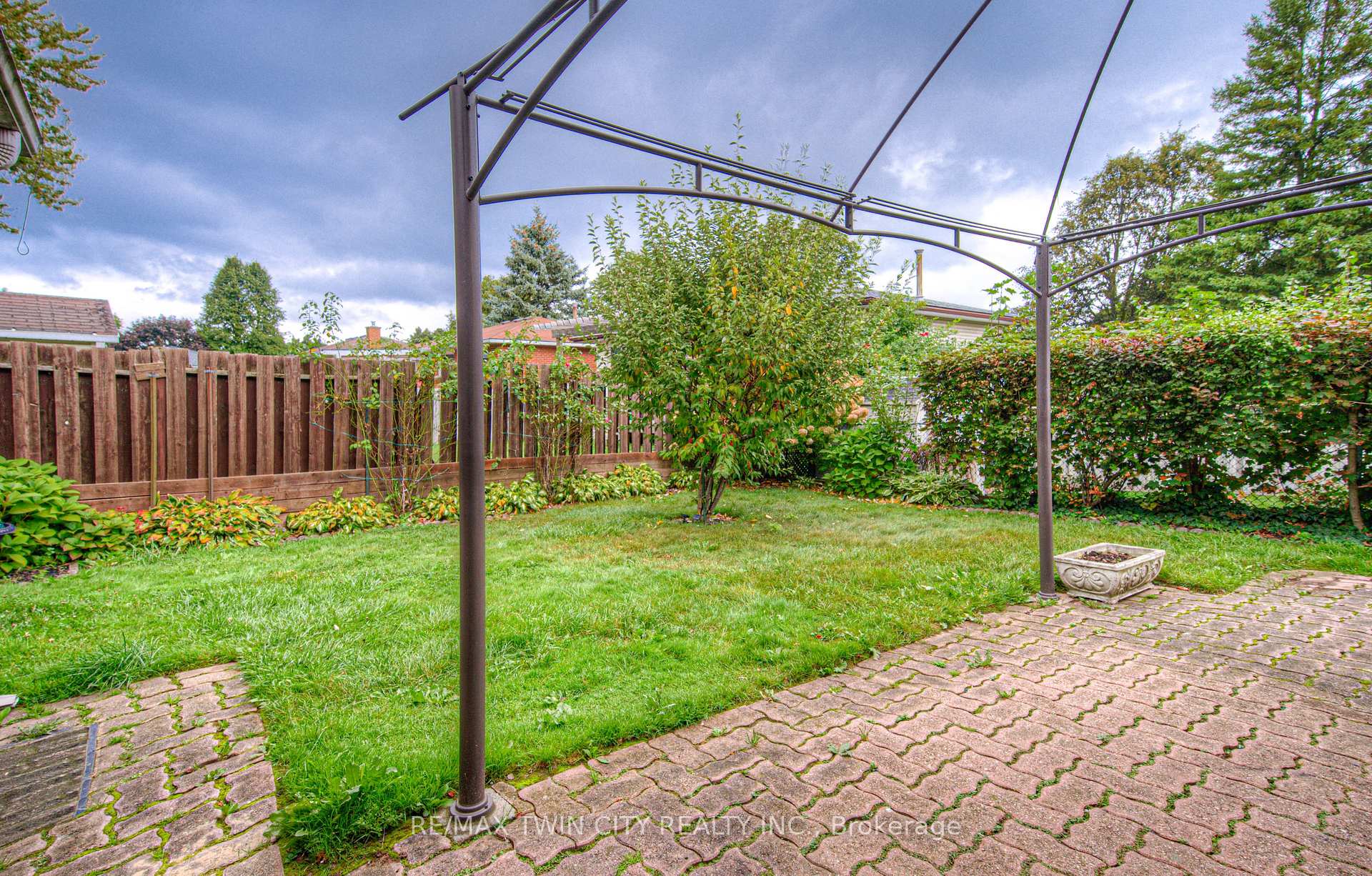 Photo 35 of 18 Bosworth Crescent, Kitchener — HOMEH