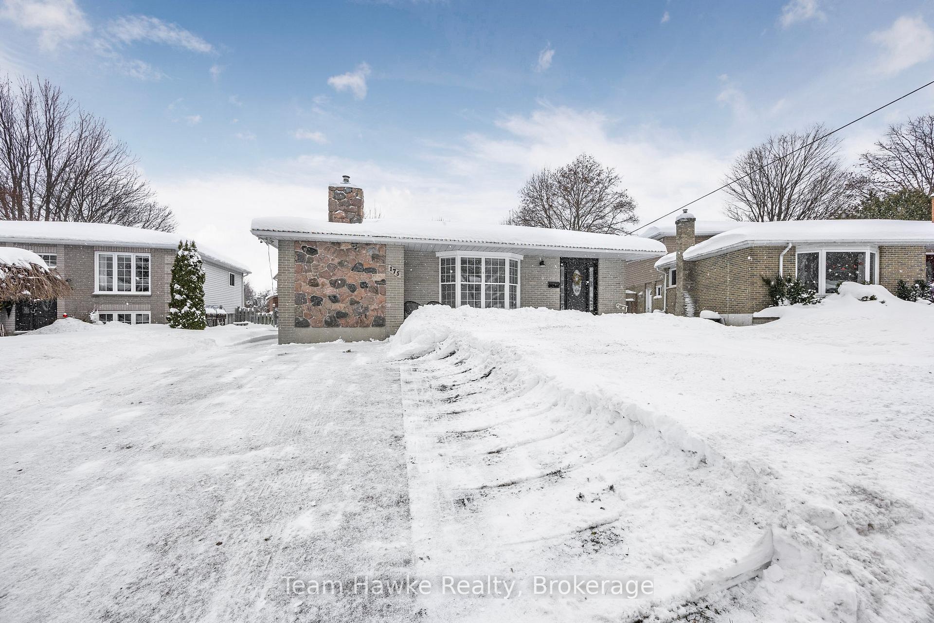 Photo 2 of 175 Woodland Drive, Midland — HOMEH