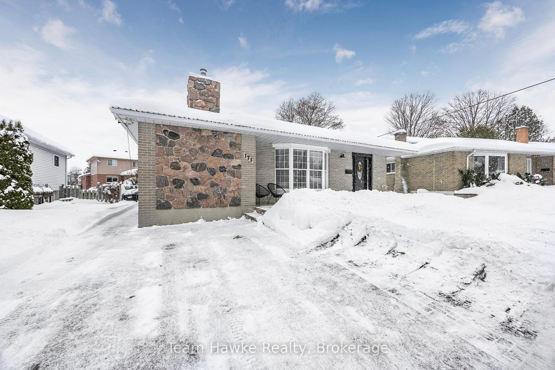 Photo 3 of 175 Woodland Drive, Midland — HOMEH