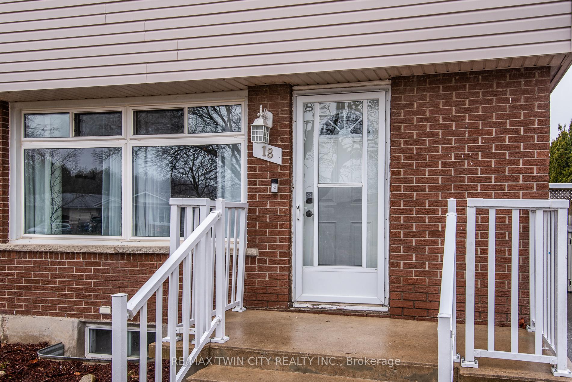 Photo 4 of 18 Lucerne Drive, Kitchener — HOMEH
