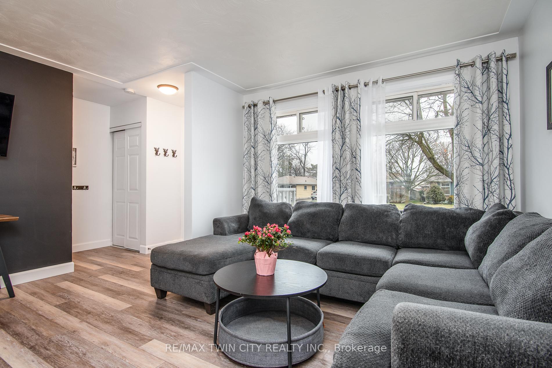 Photo 14 of 18 Lucerne Drive, Kitchener — HOMEH