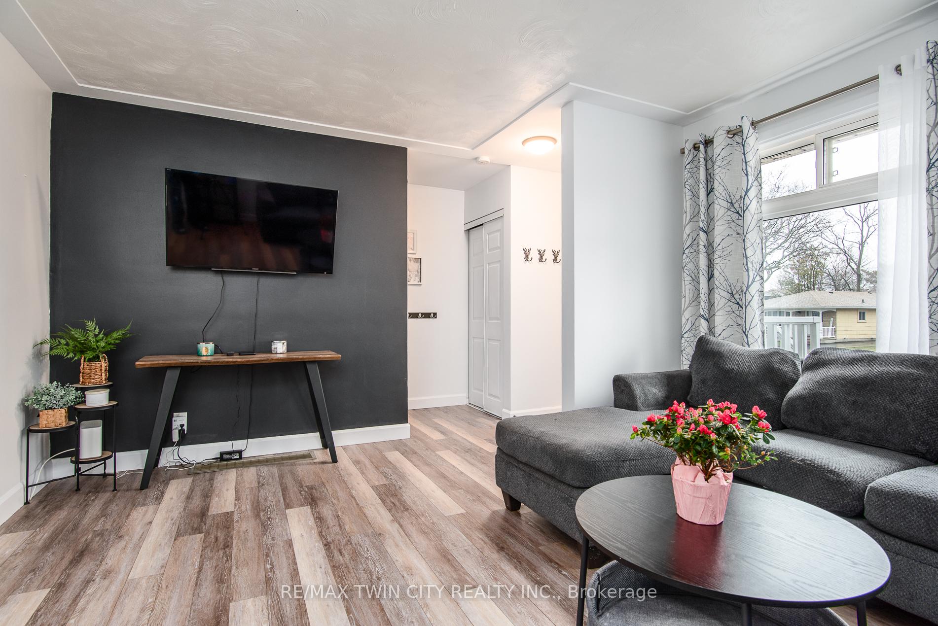 Photo 15 of 18 Lucerne Drive, Kitchener — HOMEH