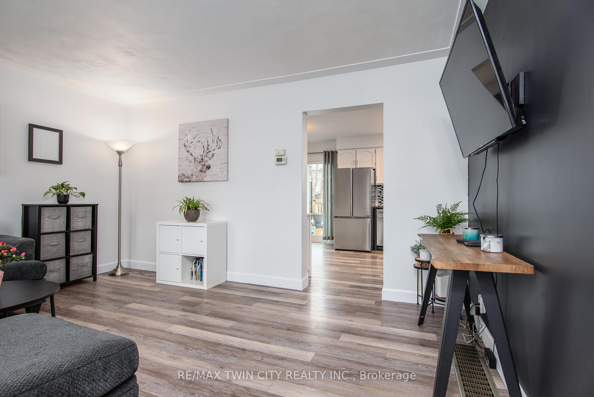 Photo 16 of 18 Lucerne Drive, Kitchener — HOMEH