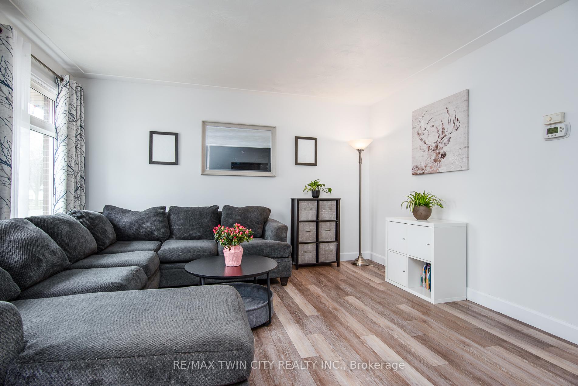 Photo 17 of 18 Lucerne Drive, Kitchener — HOMEH