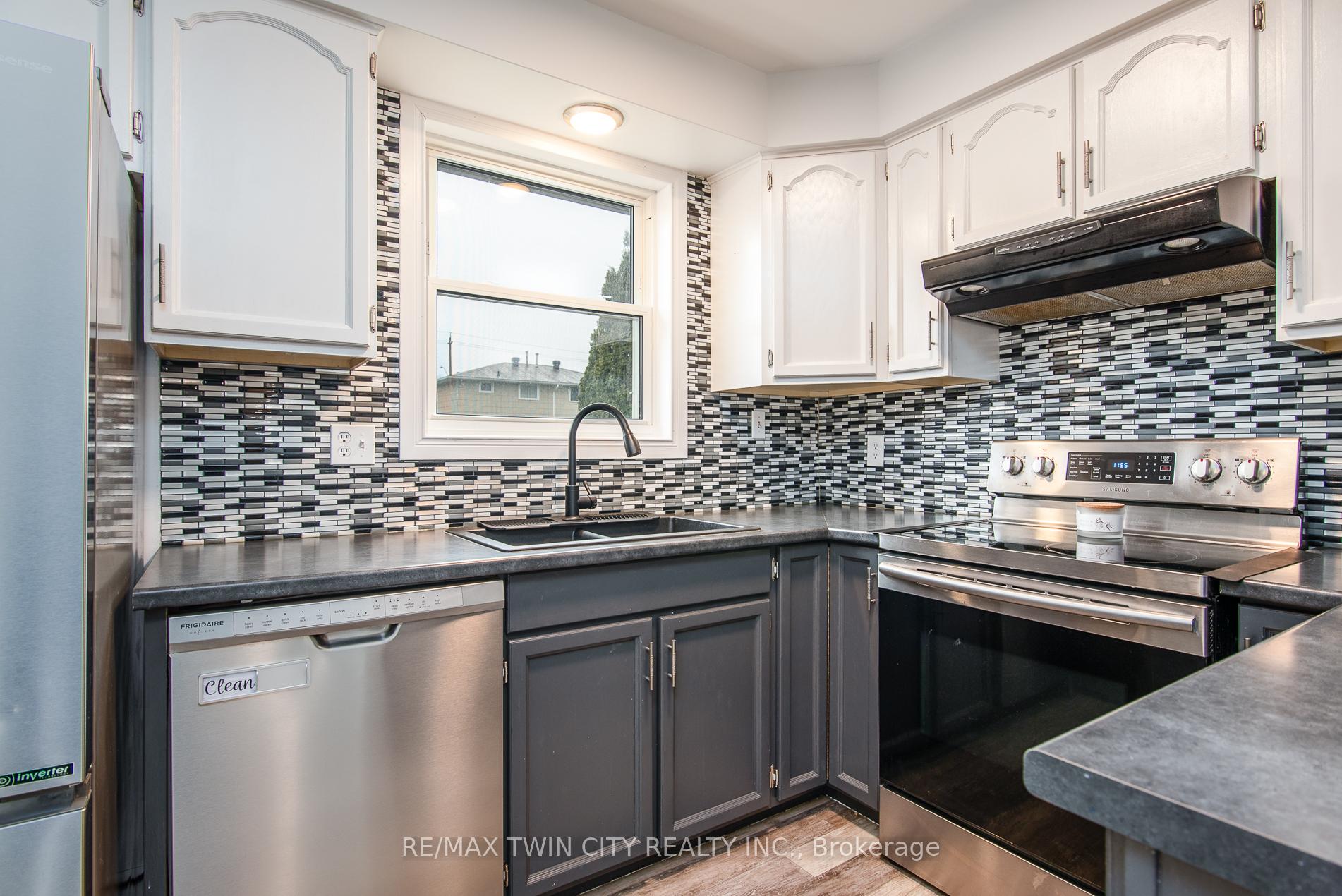Photo 20 of 18 Lucerne Drive, Kitchener — HOMEH